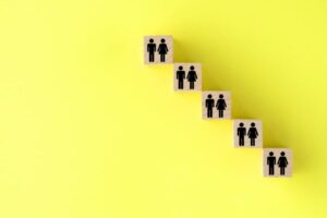 日本の農業人口はどう推移している？　農業現場へ与える影響とは