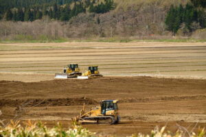 客土とは？ 農地整備における目的・効果と、土壌別の実施方法