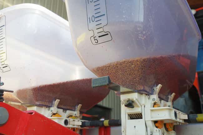 麦 播種機、トラクター