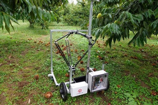AI認識と、パラレルリンクロボットアームを搭載した栗拾いロボットを現場で試験（株式会社アトラックラボ）