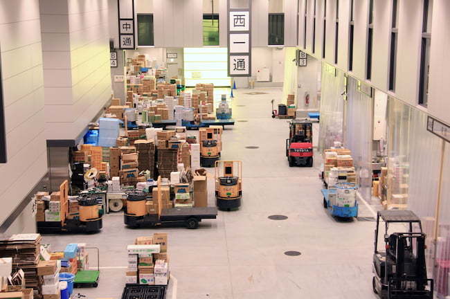 卸売業者のブースが並ぶ豊洲市場