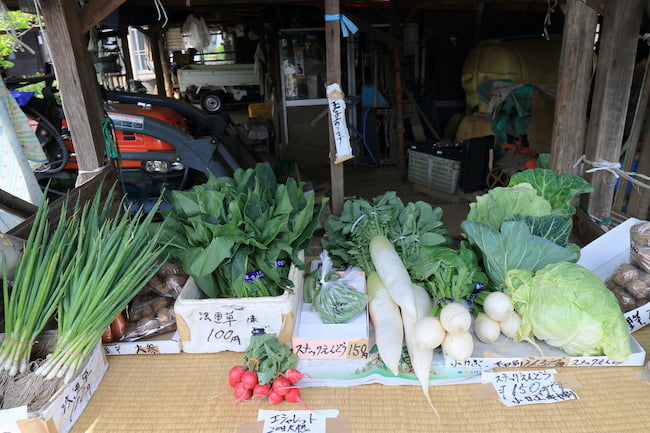 無人直売所での野菜販売